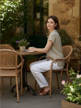 Old Navy Linen Sleeveless Collared V-Neck Top in Beige Capsule Linen-blend